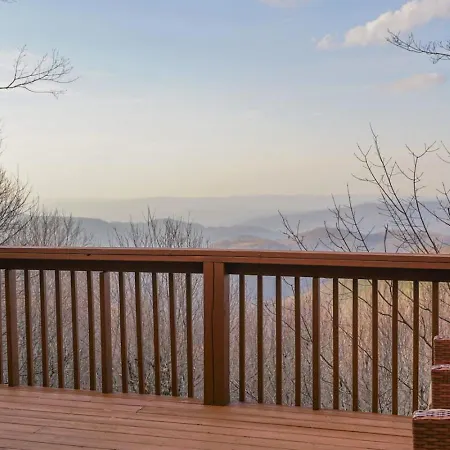 Hot Tub, Views, Pool Table, Pet Friendly Villa